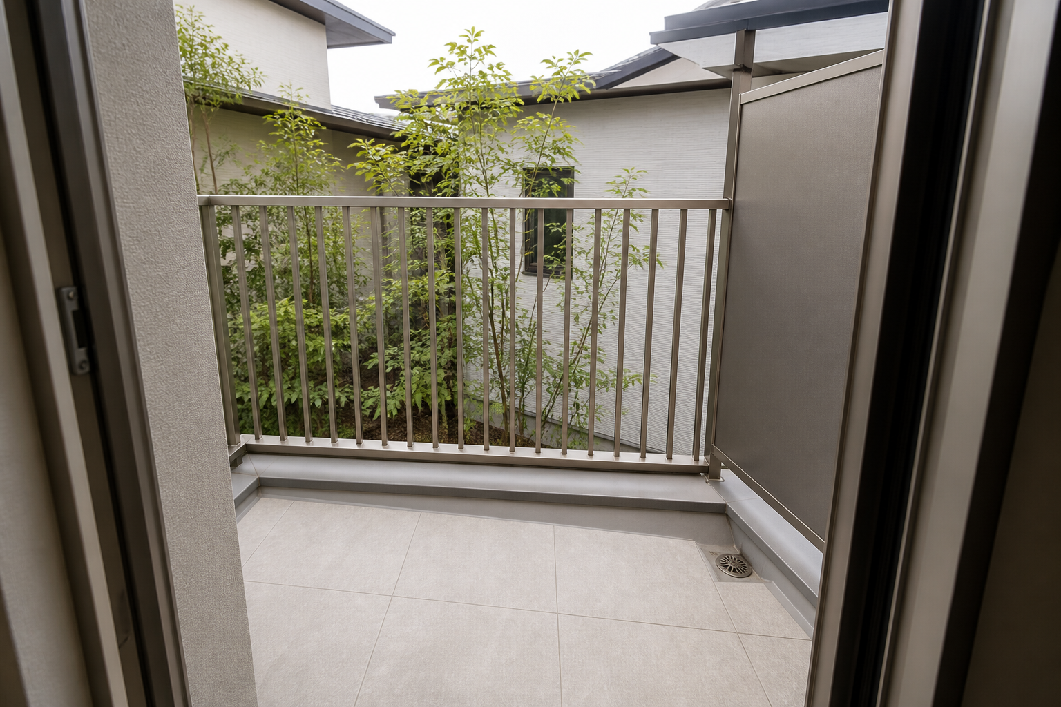 18 balcony courtyard facing